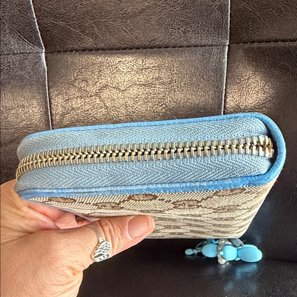 Gucci Beige and Blue Zip Wallet - Picture 8 of 9